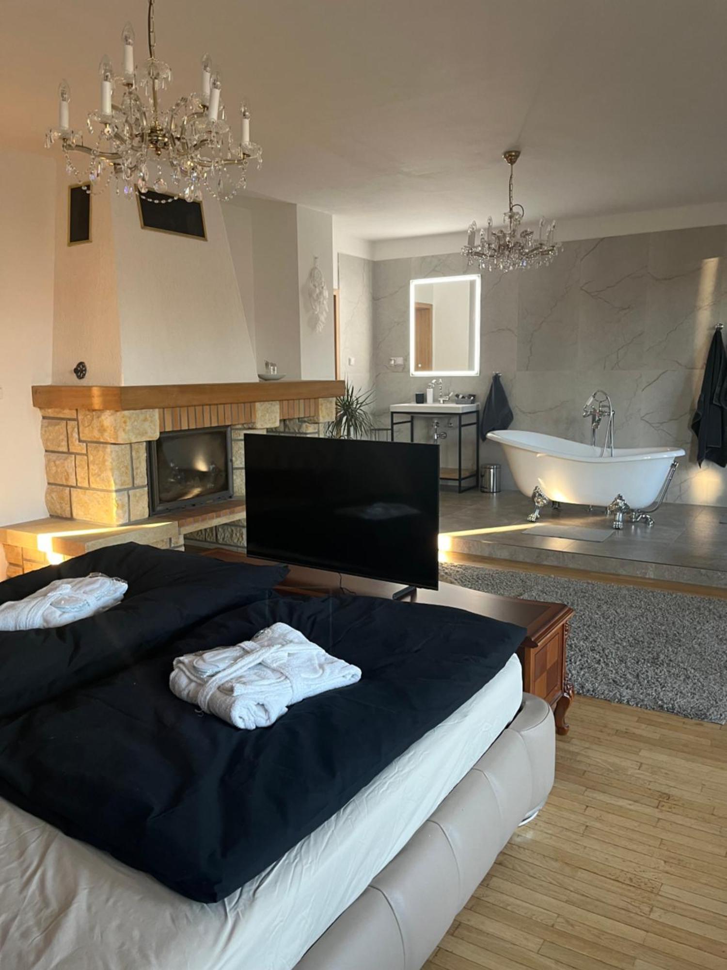 Dogs Resort And Spa Horni Bezdekov Ngoại thất bức ảnh